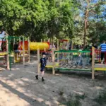Семейный парк Динамо в Омске, общий вид: детская площадка