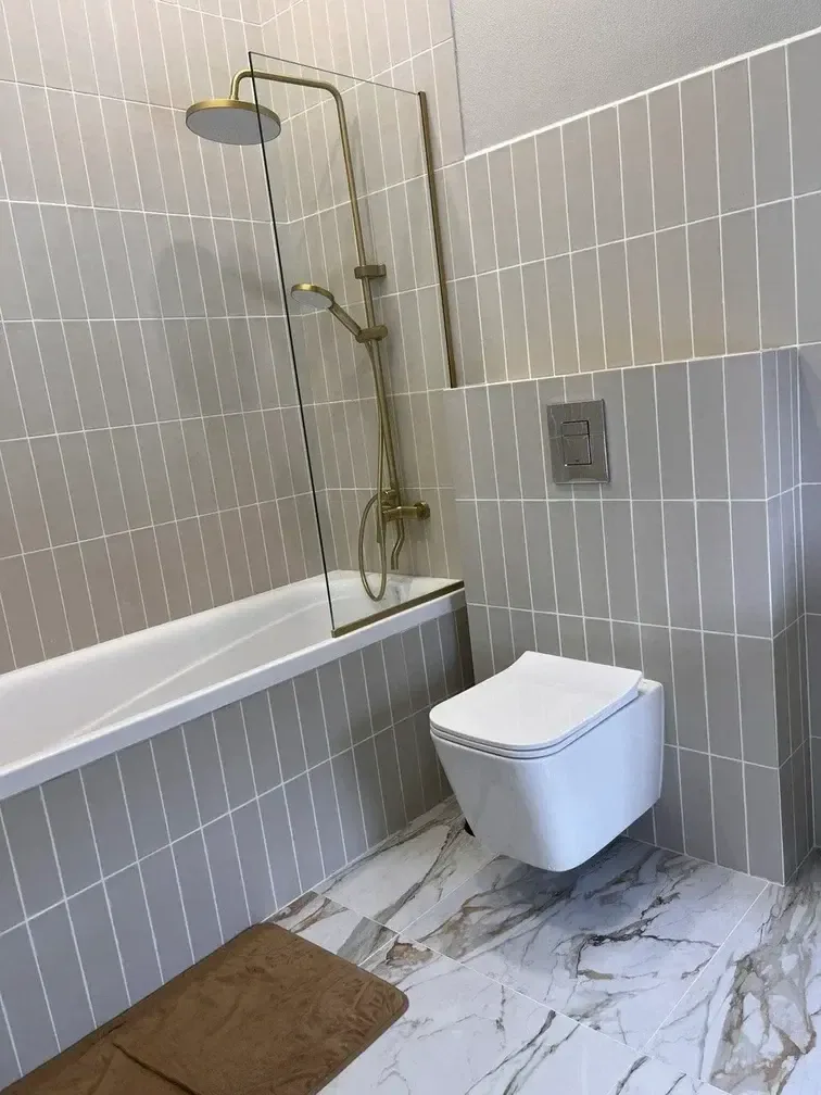 Коттедж «Лайт 1» 120 м² с кухней-гостиной и верандой до 10 гостей: ванная