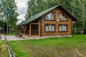 Рубленый дом на четыре спальни с баней и барной стойкой до 9 гостей