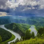 База отдыха Манская петля на реке Мана, общий вид: петля Маны с горы