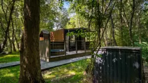 Дом «Луна» с панорамной стеклянной крышей для двоих