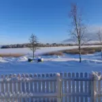 Гостевые дома Чайкина дача в Кажме, общий вид: залив зимой