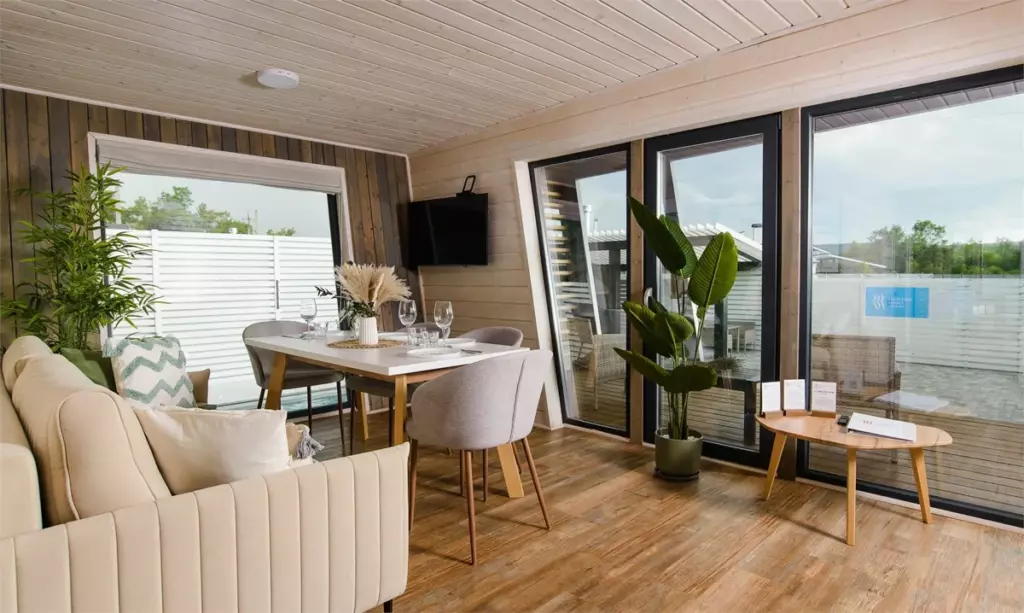 Компактная вилла 40 м² с подогреваемым бассейном до 6 гостей, RED Bridge Resort: гостиная