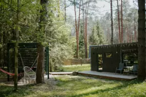 Мини-домик «Терем» среди деревьев для двоих