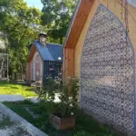Парк отдыха Ударник в дубовом лесу Саратова, общий вид: беседки у пруда
