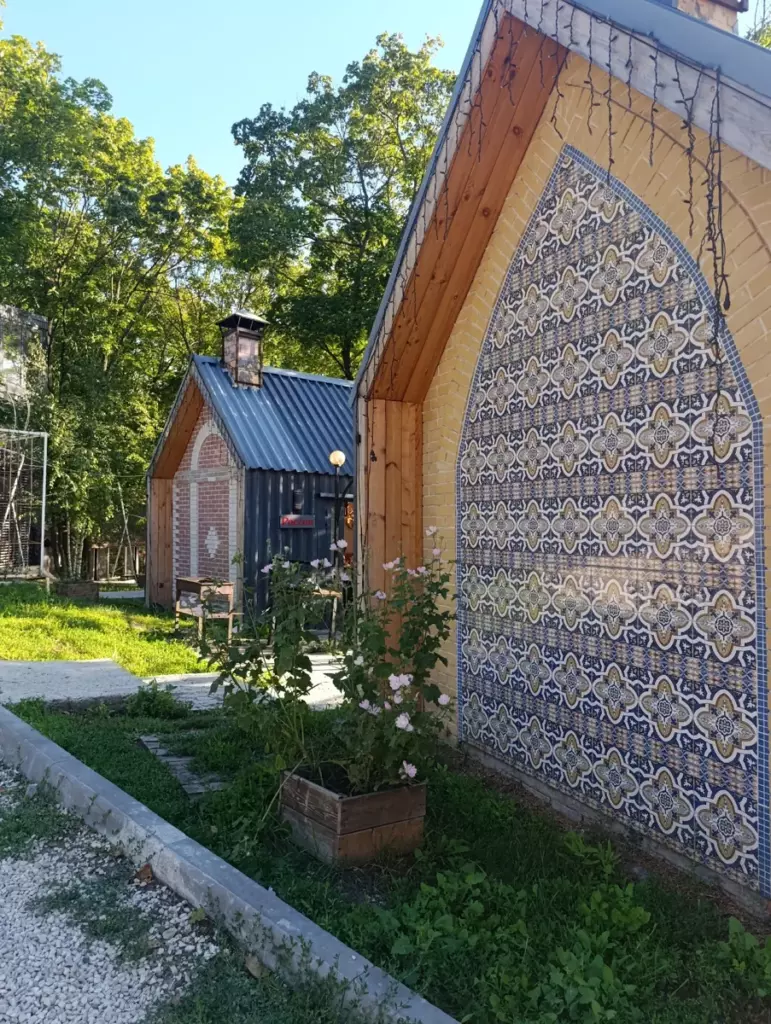 Парк отдыха «Ударник» в дубовом лесу Саратова
