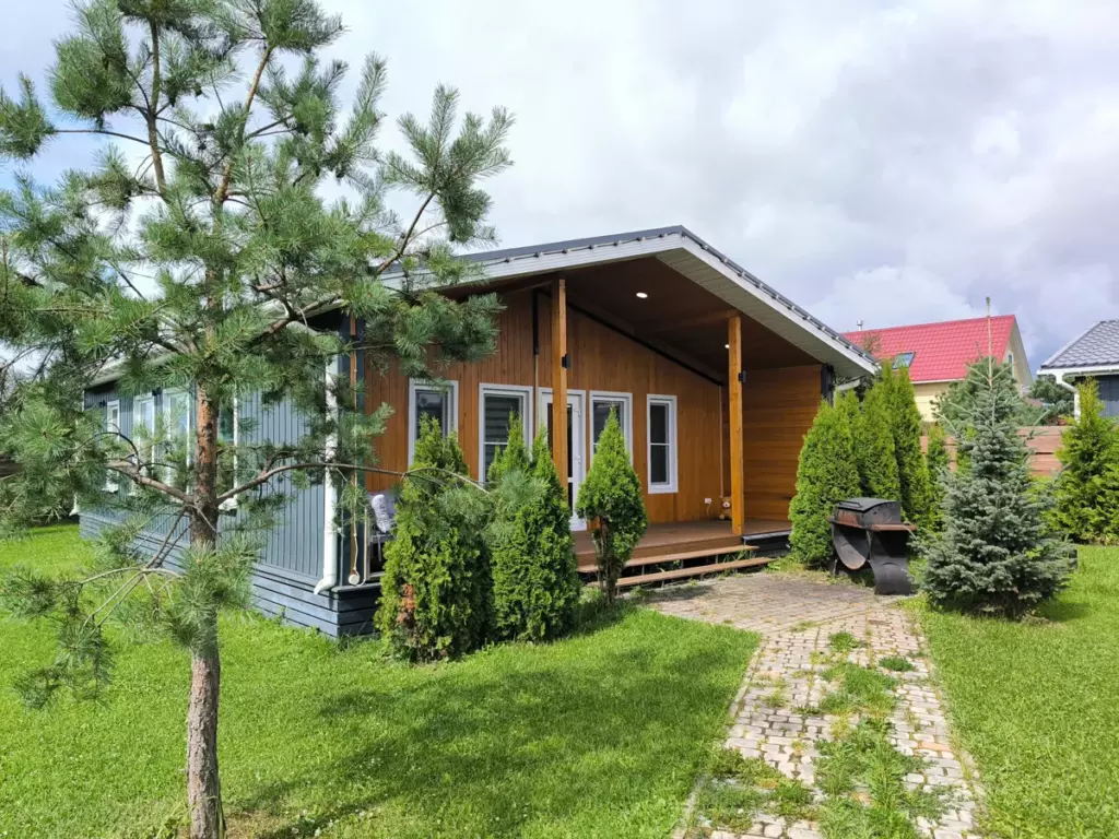 Дом «Лофт» с сауной и чаном-джакузи до 8 гостей, Дома Rent Hut в Елагино: дом и участок с газоном
