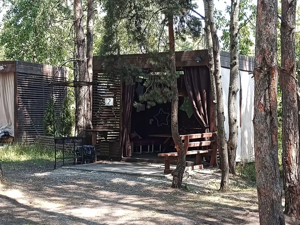 9 летних беседок с мангалом под соснами до 15 человек: беседка под соснами