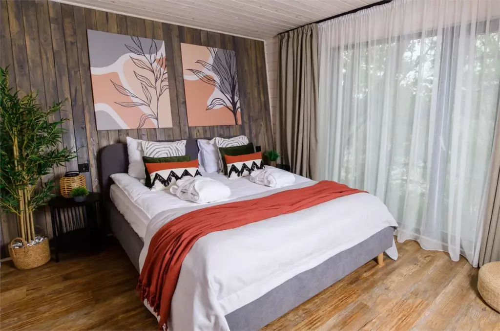Вилла с тремя спальнями, баней и лавандовым чаном до 6 гостей, RED Bridge Resort: спальня