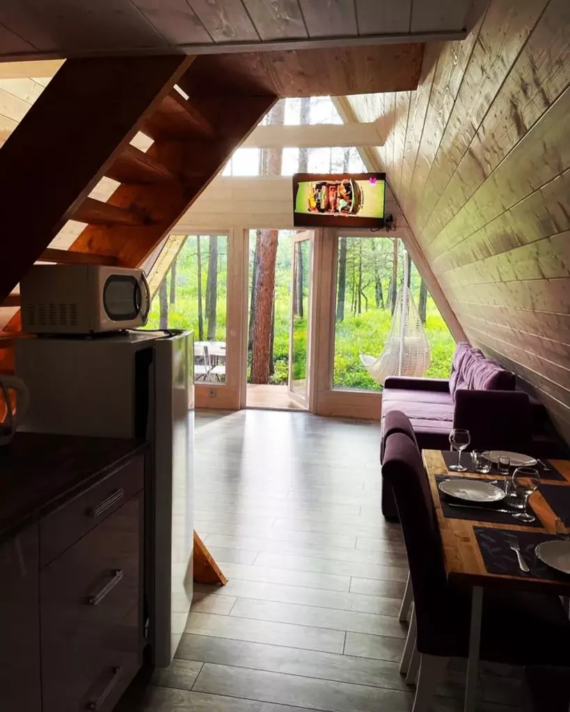 A-Frame №2 «White» с банным чаном до 7 гостей, Загородный комплекс «Черёмушки»: кухня-гостиная