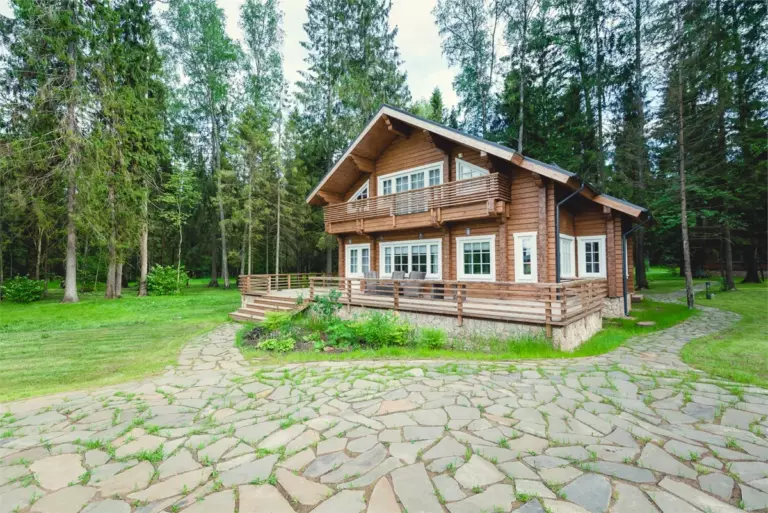 Коттедж с мансардой «Ассоль» 183 м², три спальни и библиотека, до 6 гостей