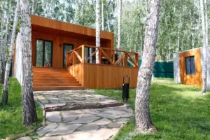Деревянный домик с террасой у озера до 4 гостей