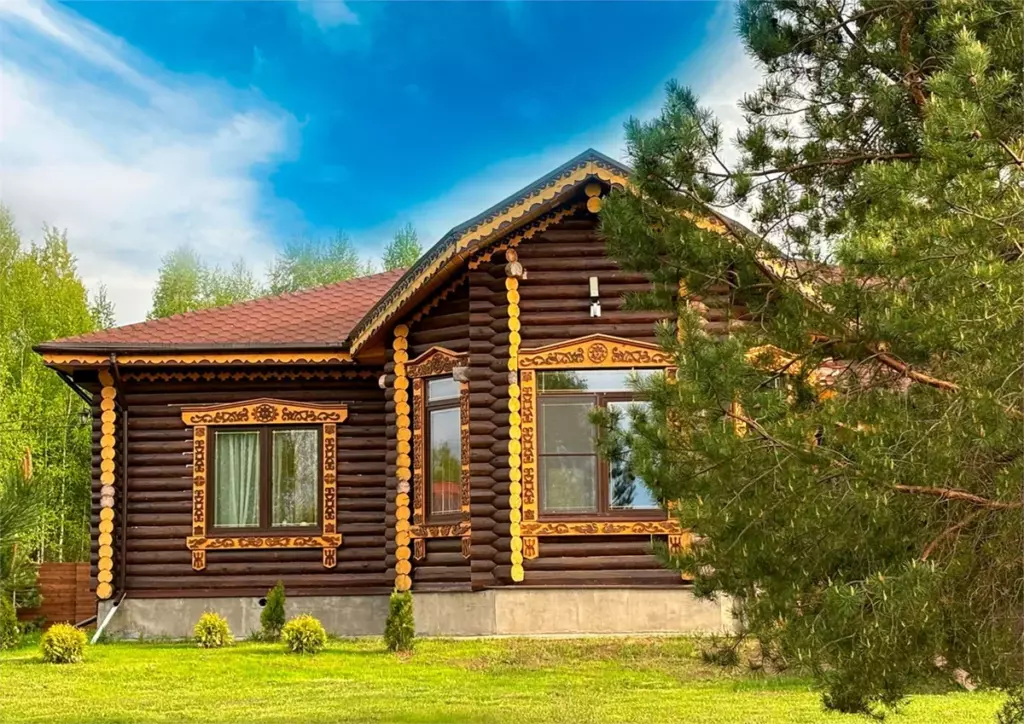Княжий терем 120 м² для компании до 8 гостей: бревенчатый терем снаружи