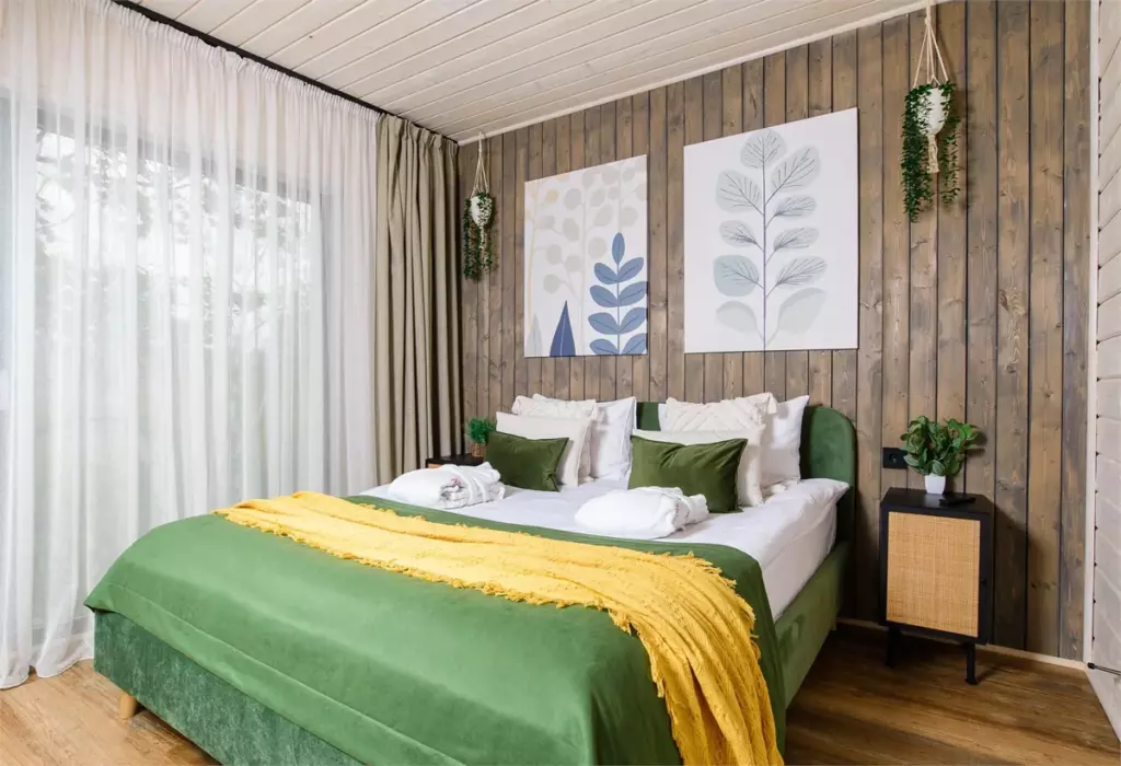 Вилла с тремя спальнями, баней и лавандовым чаном до 6 гостей, RED Bridge Resort: вторая спальня