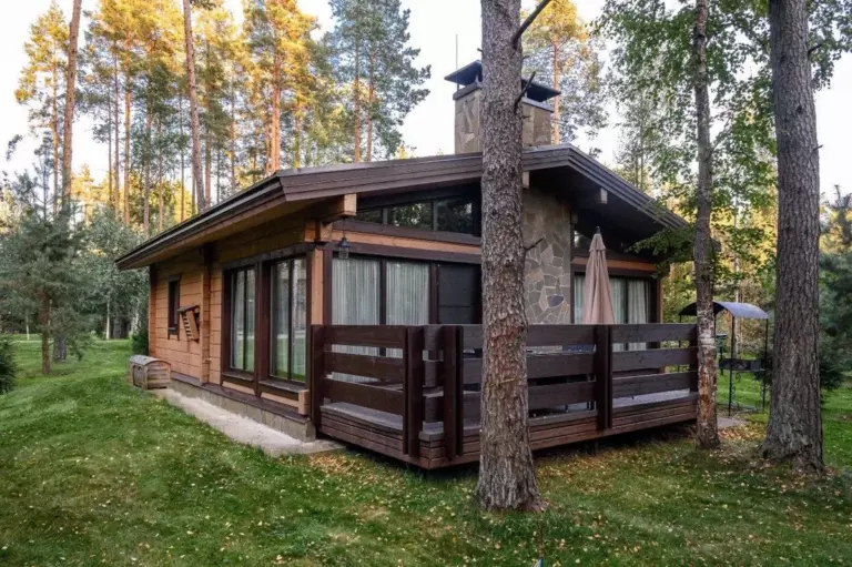 Коттедж «Комфорт плюс» Resort с двумя спальнями и камином до 6 гостей