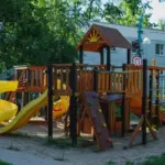 База отдыха Домостроитель в Энгельсе, общий вид: детская площадка