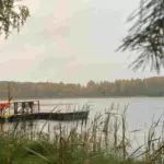 Karelian Rocky House на Кончезере, общий вид: пирс на озере