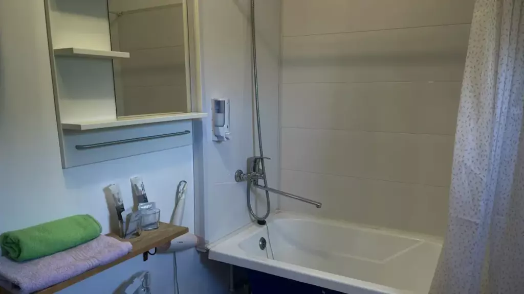 Купольный Дом Поэта с печью-камином и балконом до 2 гостей: ванная