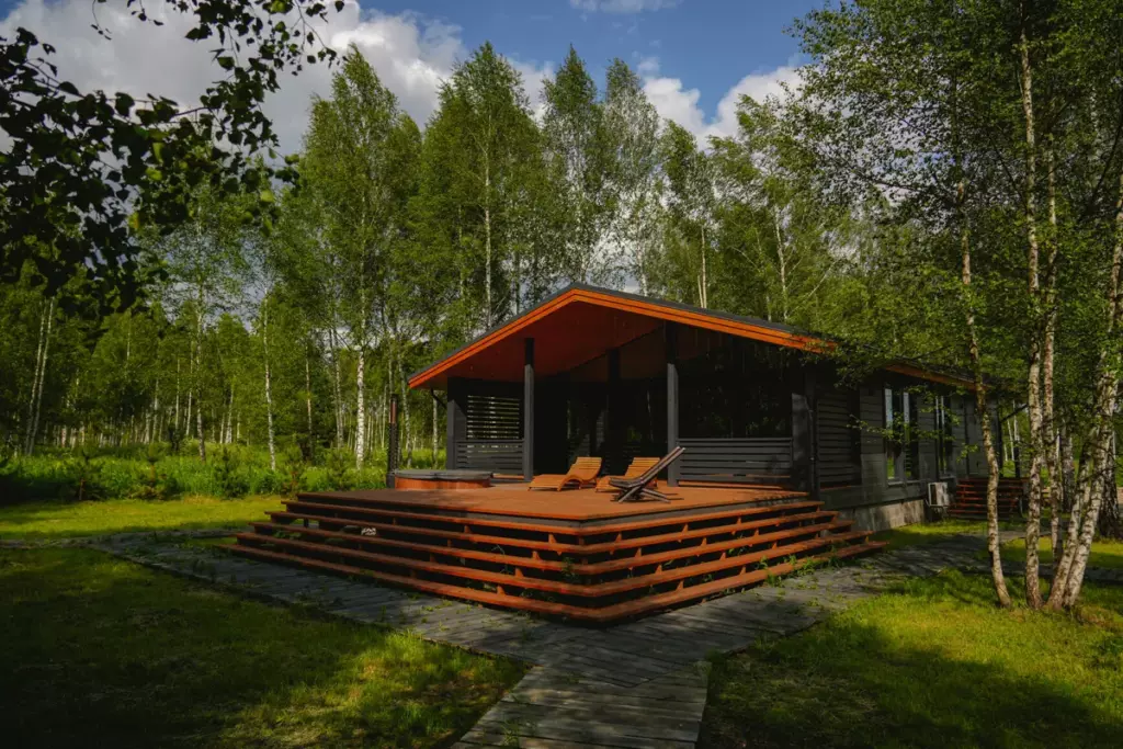 Сибирь на 3 спальни с купелью и мангалом: до 8 гостей, Holiday Village Pereslavl: Дом среди берёз
