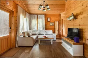 Деревянный коттедж Family Suite с двумя спальнями до 4 гостей