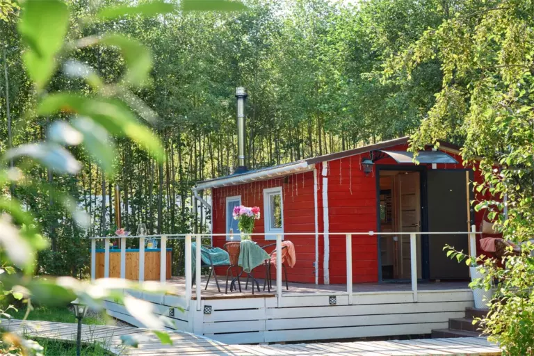Дом Охотника 45 м² с камином и шезлонгом на террасе для двоих