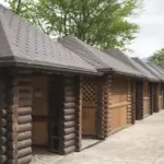 Отель Династия в Хамышках, общий вид: дорожка между беседками
