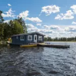 Парк-отель Яркое на Вуоксе, общий вид: дом на воде в заливе