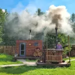 Домики Wood place в Друганова, общий вид: дымок над баней и фурако