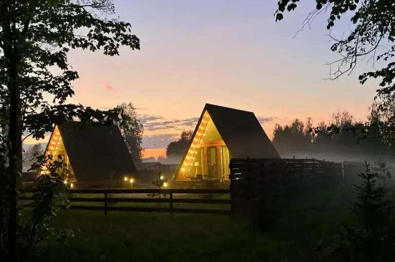 Глэмпинг Indie House на берегу Нары