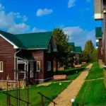 Веслево Клуб, общий вид: Коттедж на территории