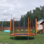 Коттеджи Отдых и точка в Розовке, общий вид: батут и площадка