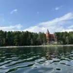 Загородный отель Янтарь на озере Увильды, общий вид: вид с озера