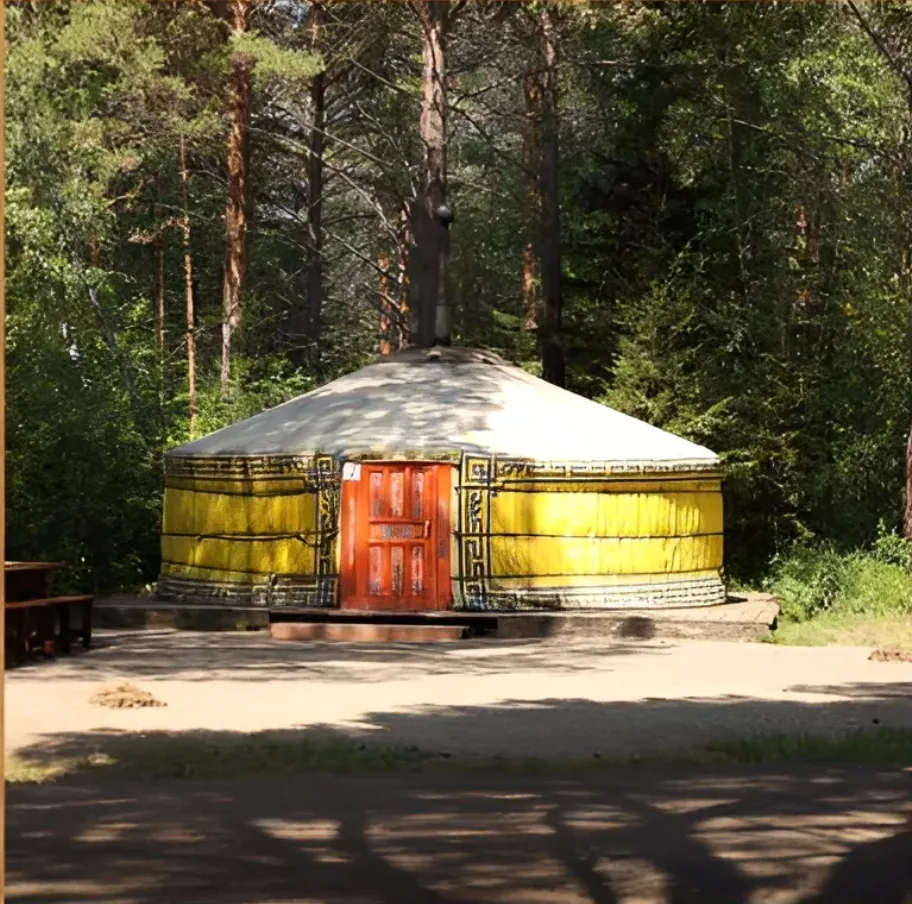 Две тёплые юрты с мангалом и акустикой на 15-20 и 25-30 человек: юрта у сосен