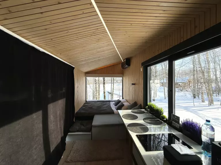 Smart Lodge с проектором и кроватью с раскладной спинкой для двоих
