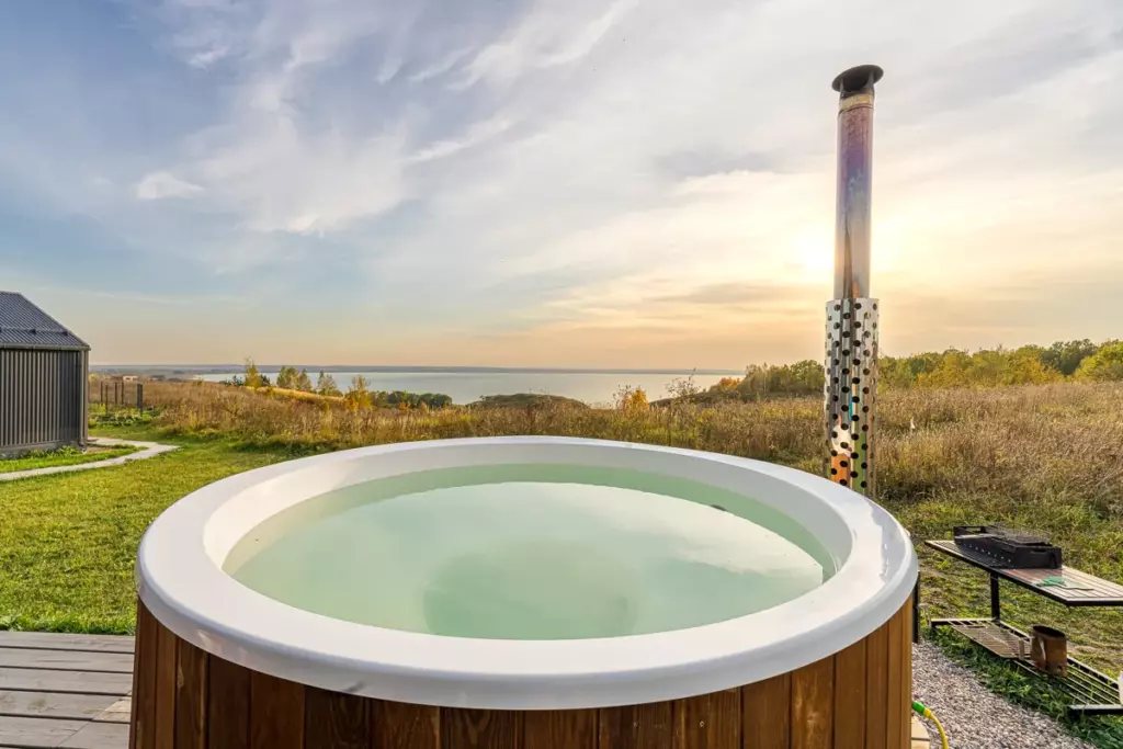 Blue Hill: панорамная вилла 106 м2 с купелью, до 8 гостей, Плещеево Хиллз: Купель с видом на озеро