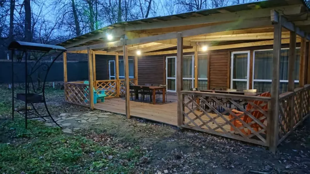 Большой дом на 16 человек с камином, 320 м²: 4 спальни и печь: крытая терраса у дома
