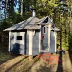 Загородный клуб Орех на озере Большое Борково, общий вид: гриль-домик в лесу