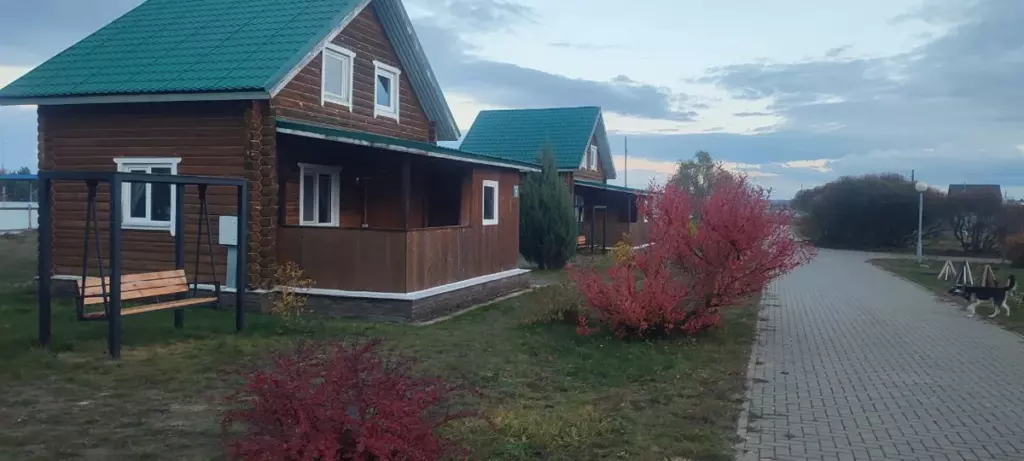 Деревянный коттедж на берегу Волги до 7 человек: коттедж у дорожки