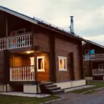 База отдыха «В гостях у сказки» в Есаульском бору: гостевой дом в русском стиле